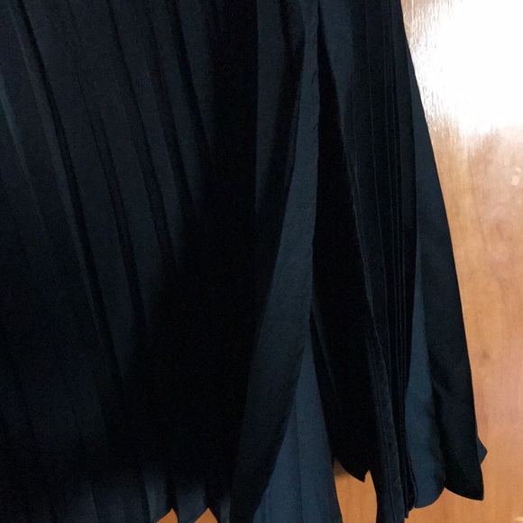 Banana Republic pleated skirt. Party Ready!!! - Picture 3 of 7